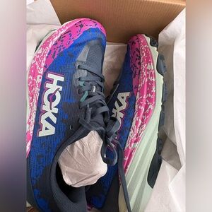HOKA SPEEDGOAT 6 - Youth size 7 (would fit men size 7 and women size 8.5) NWT